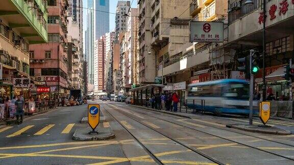 慢镜头:香港市中心上环西市场海鲜干及食补街的行人及交通背景