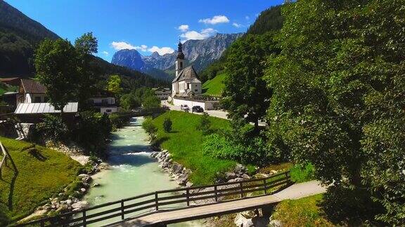 巴伐利亚阿尔卑斯山的拉姆绍山村