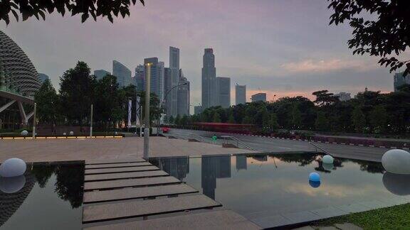 日落天空新加坡著名的广场喷泉步行全景4k时间推移