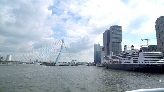 离鹿特丹的主要港口越来越近了