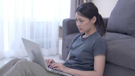 在家工作的亚洲女性工作压力很大