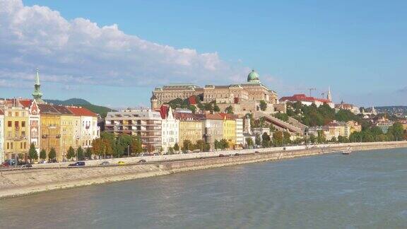 布达佩斯布达城堡从自由桥上俯视