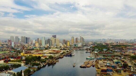 马尼拉的城市景观与蓝天和云朵的时间流逝