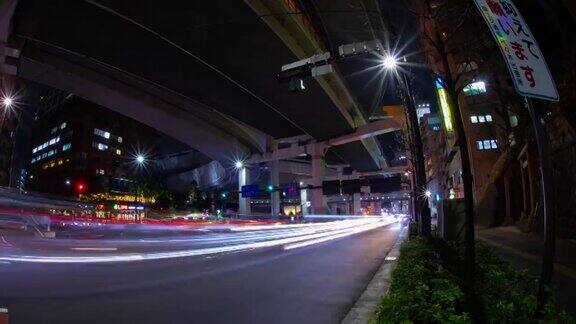 东京高速公路下城市街道的夜景延时拍摄