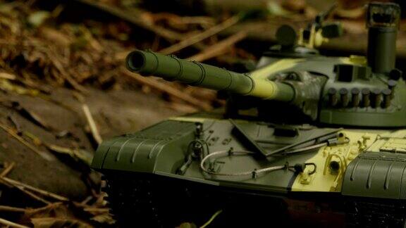 绿色伪装坦克T-72