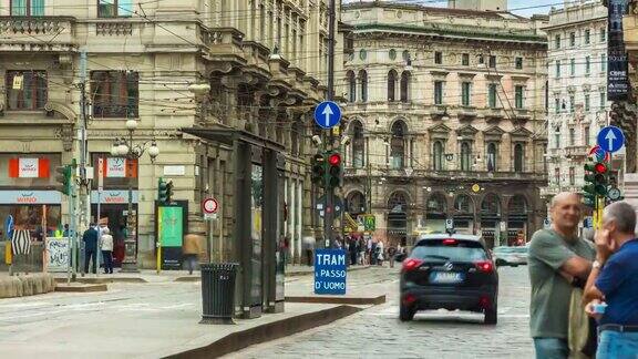 意大利米兰市白天灯光著名的有轨电车交通街道全景4k时间推移