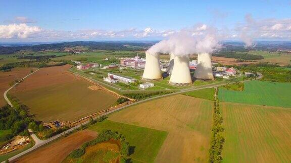 核电站鸟瞰图原子能发电站是非常重要的低碳电力来源