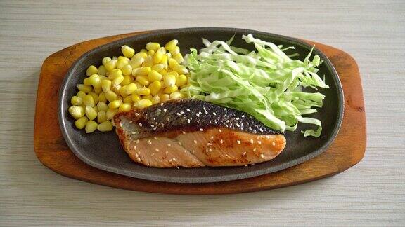 日式热盘烤鲑鱼排
