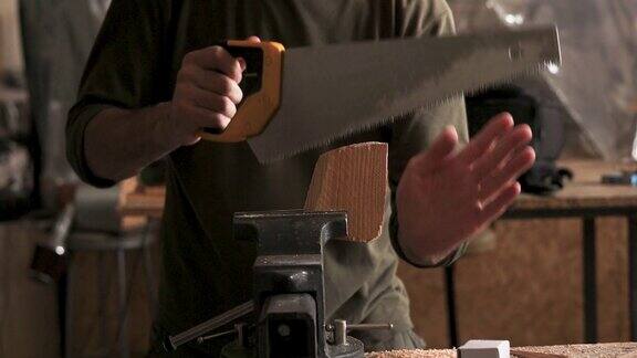 DIY木工用手锯切割木条