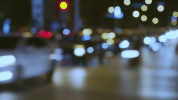 城市交通十字路口夜间车灯背景的散景圆光延时长曝光和失焦