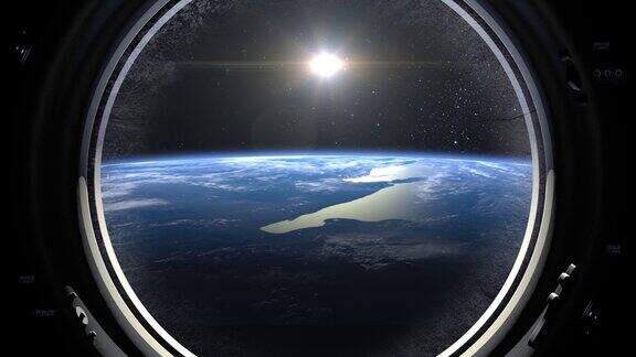 地球通过宇宙飞船的舷窗窗外的阳光国际空间站绕地球运行向右移动现实的气氛国际空间站4k