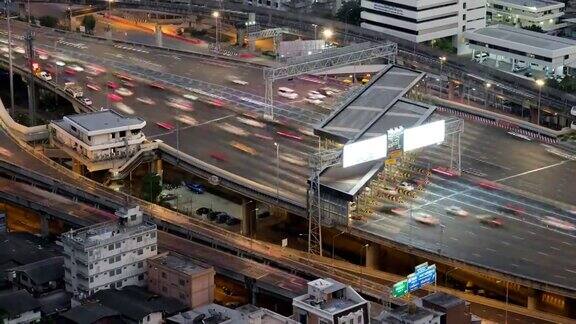 泰国曼谷的立交桥、地铁和城市交通夜景