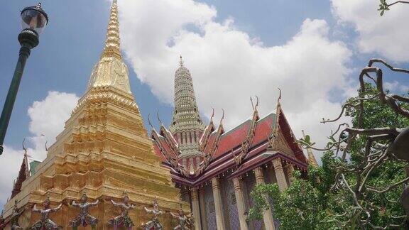 玉佛寺的雅沙护卫队被认为是泰国最神圣的寺庙