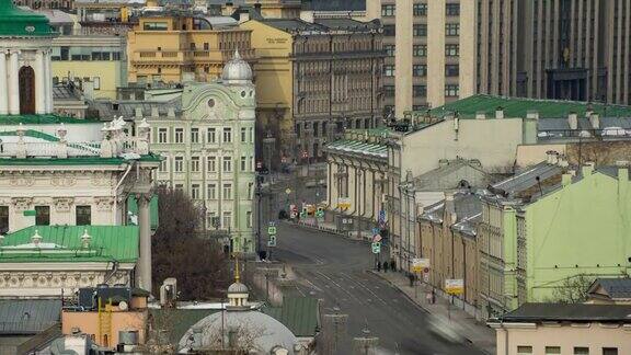 莫斯科市中心Mokhovaya大街上的车流
