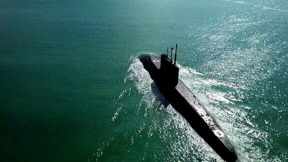 鸟瞰图-战斗战役中的潜艇