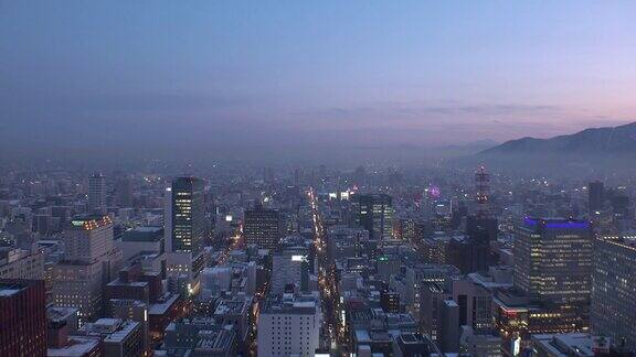 日本北海道札幌:日落延时拍摄的札幌市