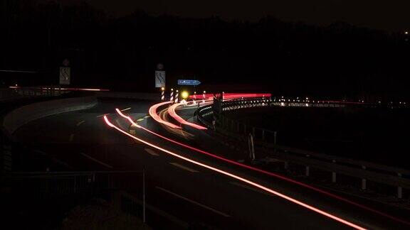 夜间高速公路和交通