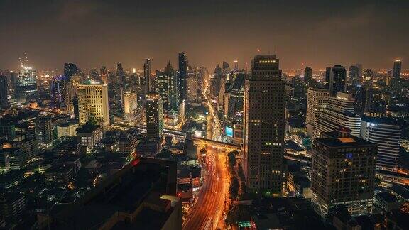夜间城市景观全景现代曼谷城市和交通光径延时