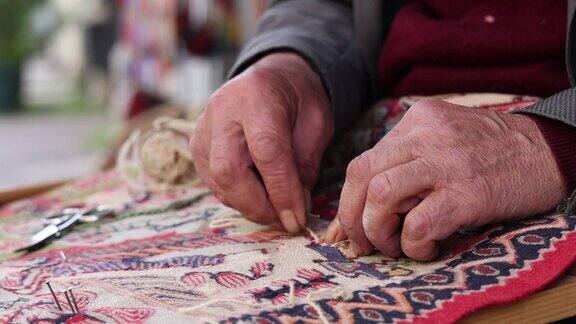 伊斯坦布尔的旧手工缝制地毯