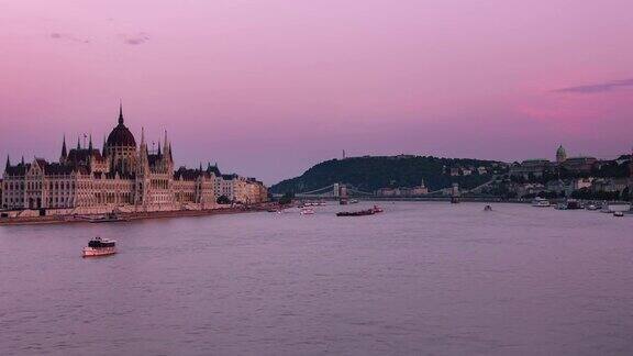 布达佩斯议会布达城堡日夜交替