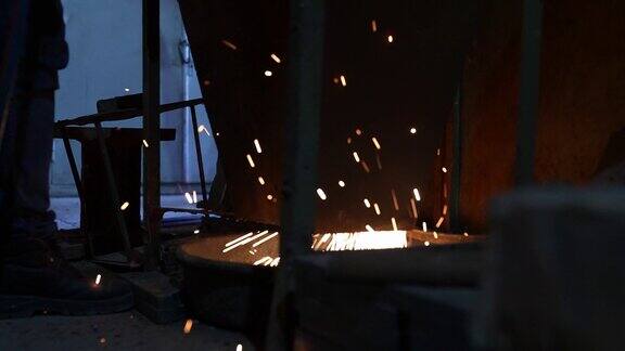 工业中焊接时锅炉喷出的火花