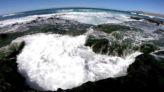 大西洋富尔特文图拉火山海滩上的巨浪汹涌的巨浪4K