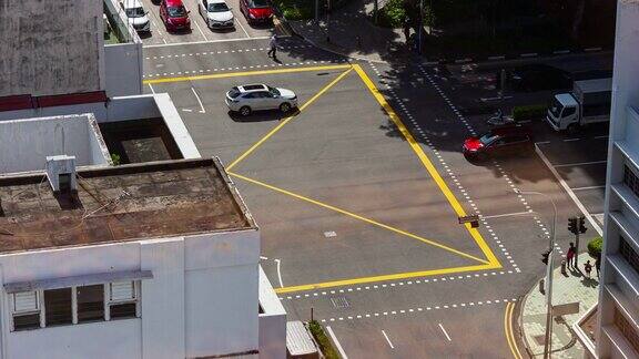 阳光明媚的一天新加坡城市中心交通街道十字路口延时全景4k