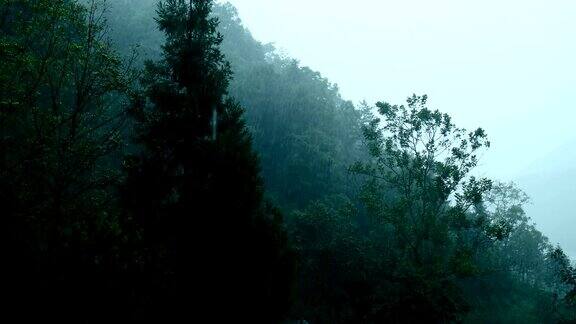 山区大雨