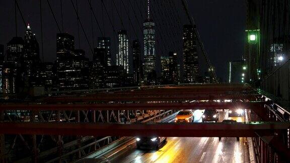 曼哈顿城市和布鲁克林大桥夜间交通