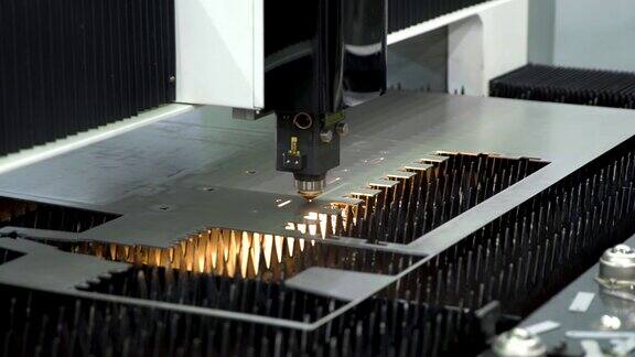 数控机床在这家工厂制造零件