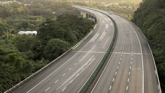 繁忙的高速公路
