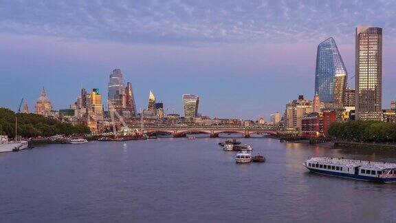 伦敦金融中心的城市与摩天大楼和泰晤士河白天到晚上-4k延时