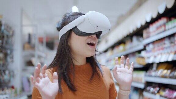 激动人心的亚洲女性穿着vr耳机使用VR-headset眼镜走过metaverse得到体验的虚拟百货商场亚洲女性享受虚拟现实眼镜虚拟购物