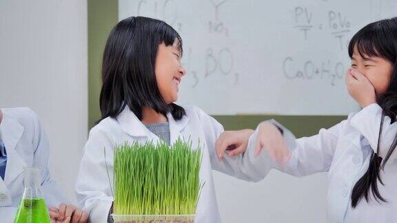 学校生物实验的快乐有趣的孩子如何让孩子在生物课上感兴趣教育、快乐、技术、团队、生物、科学、人本理念教育的主题
