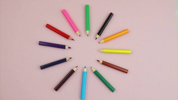 彩色铅笔的动画它们移动并生成太阳粉红色的背景