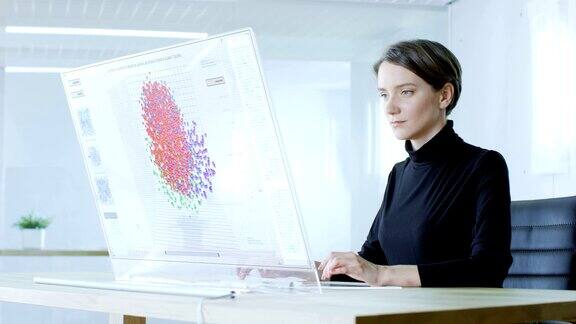 在未来的实验室美丽的女性计算机科学家在透明的计算机显示器上工作屏幕显示交互式用户界面与神经网络人工智能原型