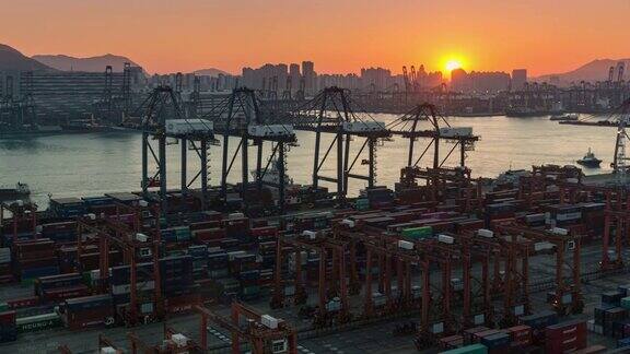 4K时间流逝:码头商埠活动与日出的商业物流进出口航运或运输