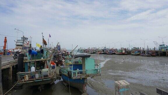 泰国邦沙莱春武里渔船港的4K时间流逝