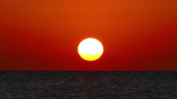 海上日出的太阳