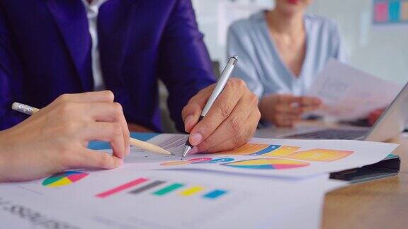 业务人员分析公司业绩的图表创造利润和增长业务分析和战略概念