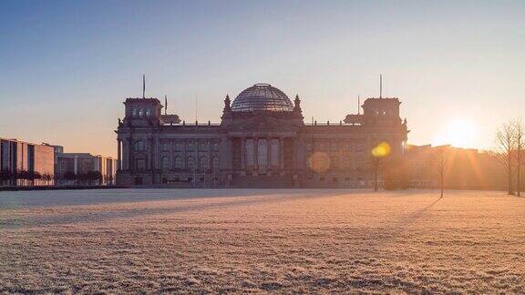 德国柏林国会大厦的日出日时光流逝