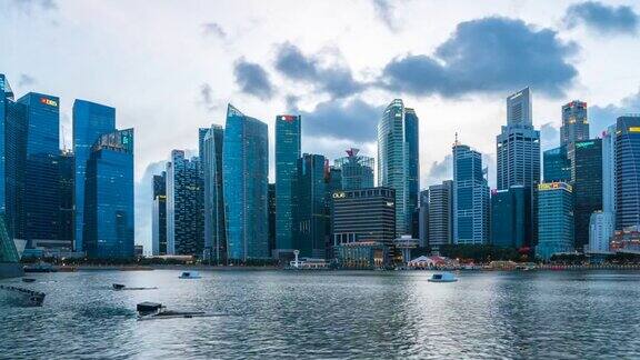 白天到晚上的时间流逝视频新加坡市中心与滨海湾在新加坡城市新加坡时间流逝4K