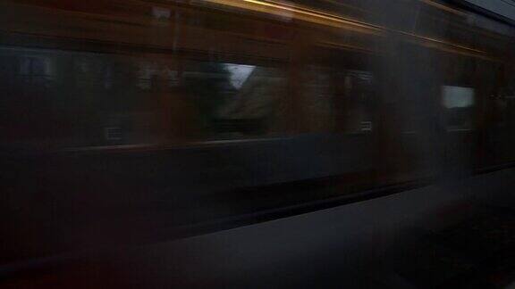 从火车窗口看伦敦的电影风景