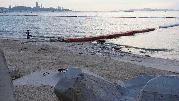 混凝土结构保护沿芭堤雅海滩春武里泰国