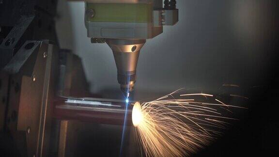 高精度数控激光切割金属板材在工业工厂中闪耀