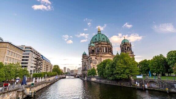 柏林城市在柏林大教堂(柏林Dom)和施普雷河柏林德国4K时间流逝