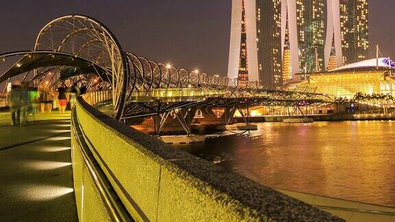4K时光流逝:新加坡行人桥上的人群
