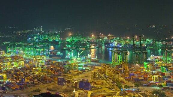 夜晚照亮了新加坡著名的工作港口屋顶全景4k时间的推移