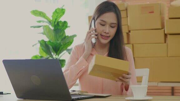 亚洲女性企业主接受订单并在交付给客户之前检查产品