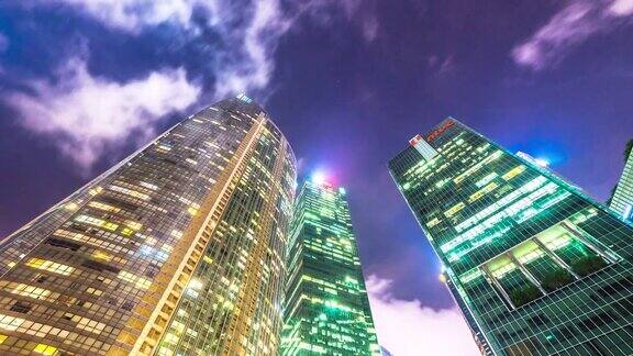 新加坡夜间的现代建筑时间流逝
